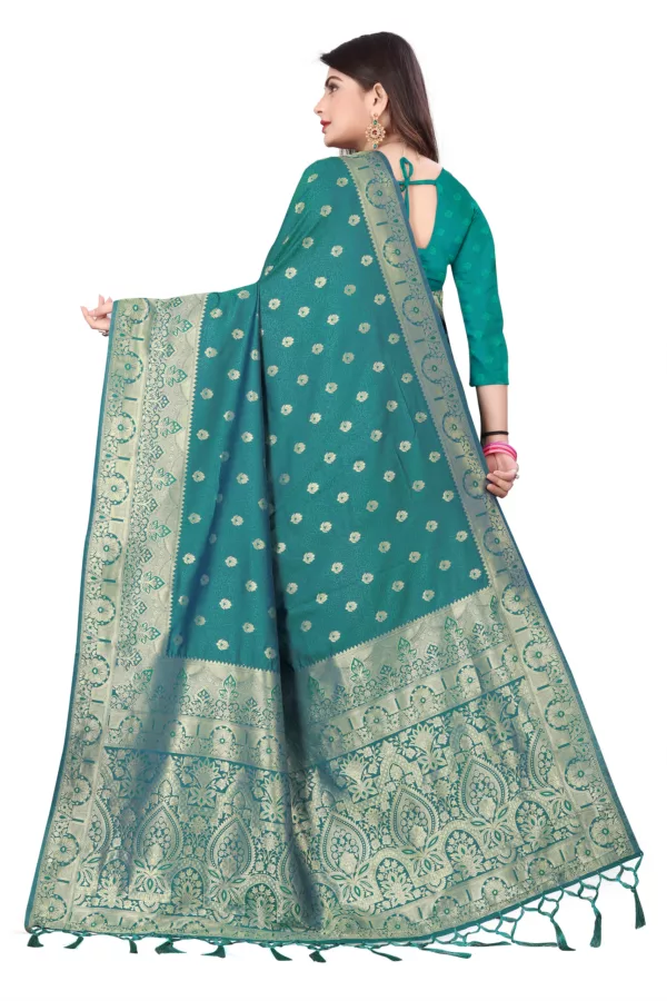 Eccentric Beauty Silk Saree